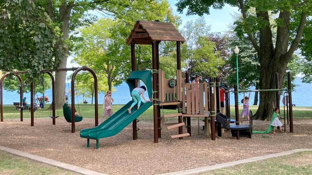 Children playing on play structure in public park; image by Oakville Dude.